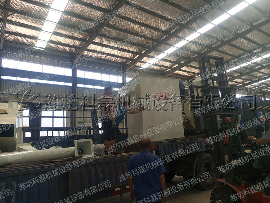 襄阳用裕橡(xiang)胶制造有限(xian)公司攪拌、輸(shu)送整套設備(bei)發貨實拍 螺(luo)旋輸送 絞龍(long) 料倉 攪拌站(zhan) 第3張