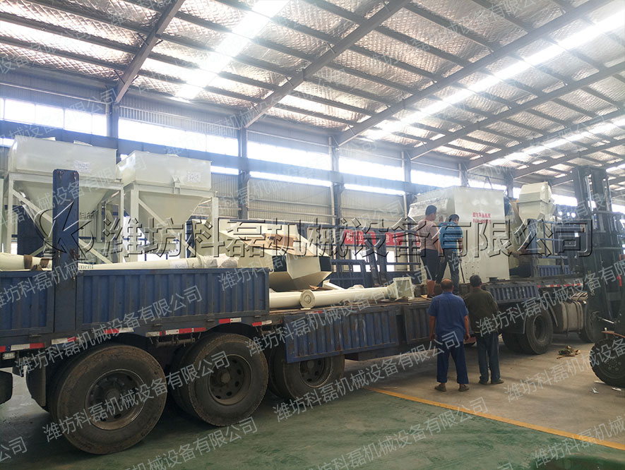 襄阳用(yong)裕橡胶制造(zao)有限公司攪(jiao)拌、輸送整套(tao)設備發貨實(shi)拍 螺旋輸送(sòng) 絞龍 料倉 攪(jiǎo)拌站 第2張