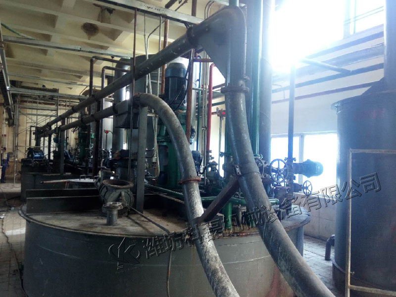 管鏈(liàn)輸送機(jī)爲硫磺(huang)的密閉(bì)無塵輸(shu)送保駕(jià)護航 第(di)2張