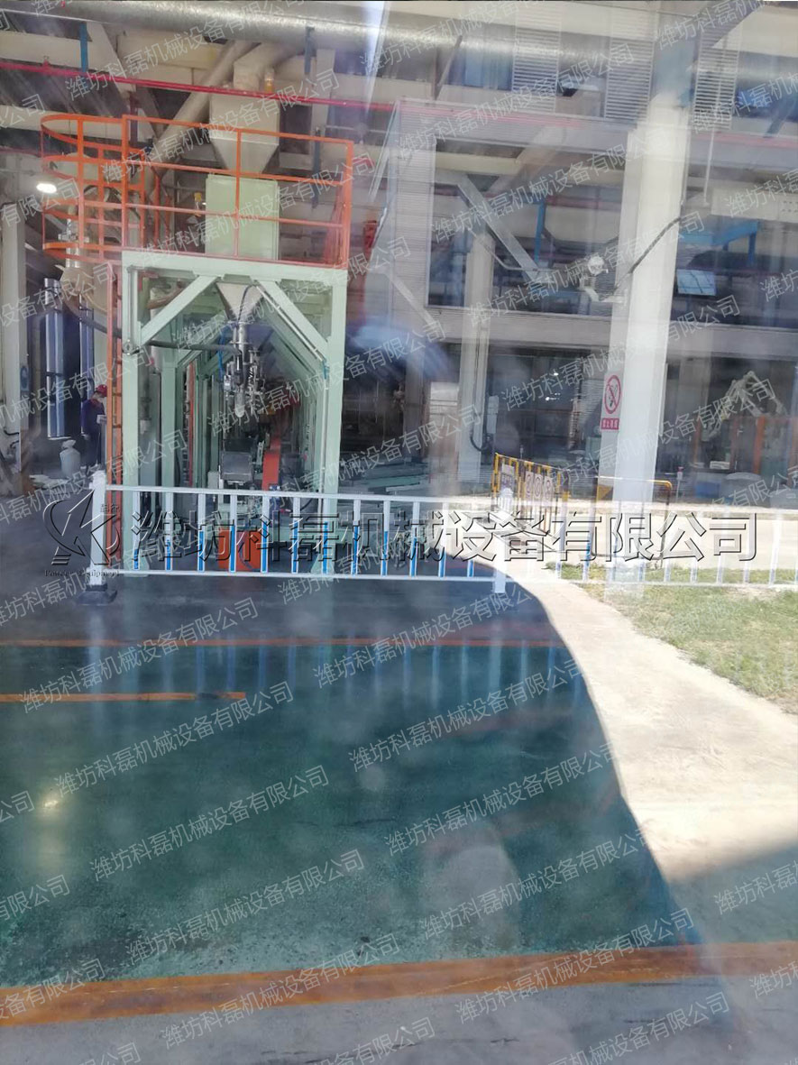 襄(xiāng)阳用裕(yu)橡胶制(zhi)造有限(xian)公司機(ji)械噸袋(dài)包裝機(jī) 噸袋包(bāo)裝機 大(da)袋包裝(zhuāng)機 第2張(zhang)