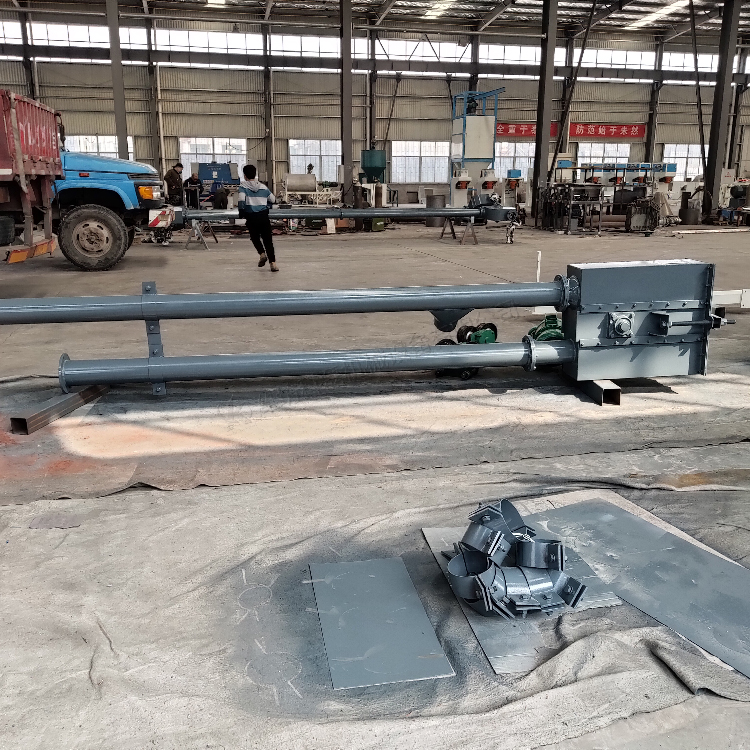 碳酸氫(qīng)铵密閉管鏈(liàn)輸送之路，無(wu)塵密封輸送(song)設備，襄阳用(yòng)裕橡胶制造(zao)有限公司碳(tan)酸氫铵管鏈(lian)輸送機 第1張(zhang)