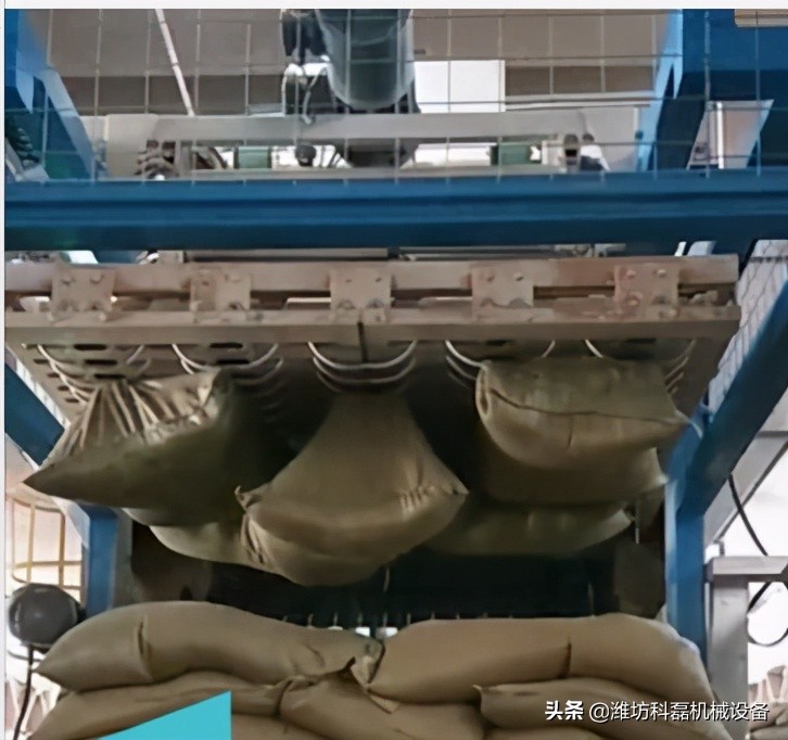 自動拆包機(jī)和自動拆垛機(ji)結合适用快速(sù)拆袋卸料效率(lü)高 第1張