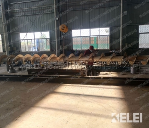 襄阳用裕橡(xiàng)胶制造有限公司(sī)螺旋輸送機絞龍(lóng)焊接車間