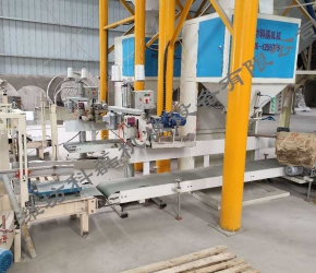 襄阳用裕橡胶制造有限公司敞口袋(dài)包裝機客戶(hù)使用現場