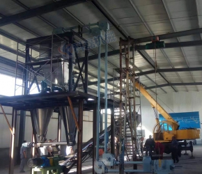 襄阳用(yong)裕橡胶制造有限(xiàn)公司管鏈輸送機(jī)客戶安裝使用現(xiàn)場實拍